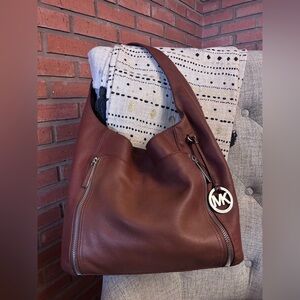 Michael Kors Chestnut Leather Shoulder Bag😍😎